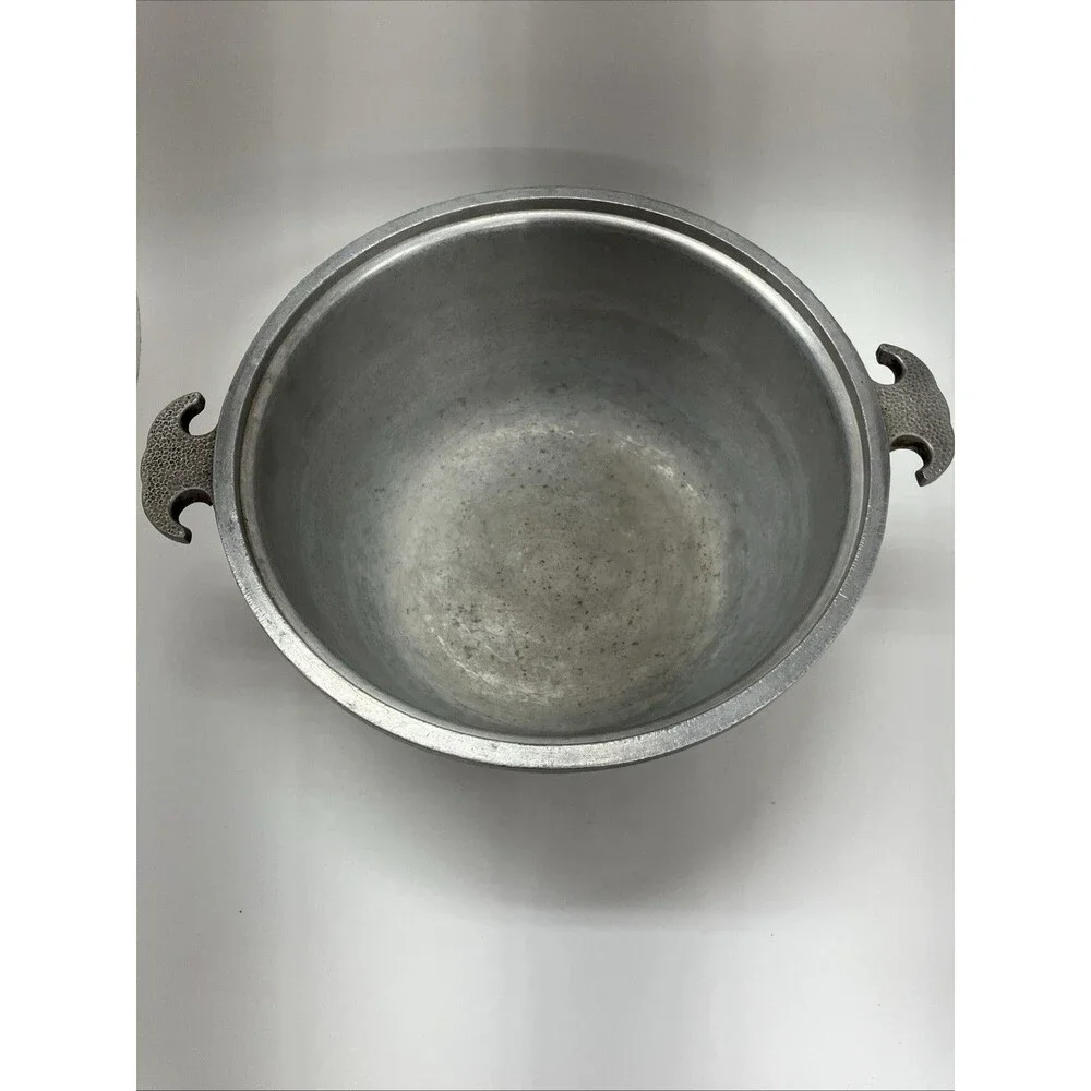 Vintage Guardian Service Ware  Round Pot,  4.5 in high,  9 in wide,  NO Lid